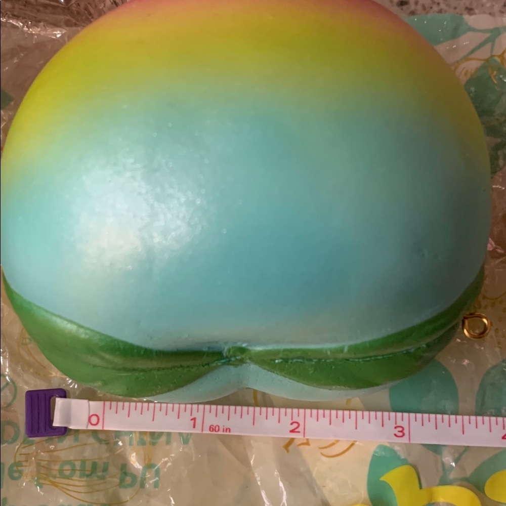 Squishy Peach βGiantβ - Picture 5 of 14